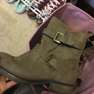 Light brown combat boots size 3